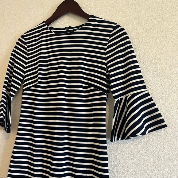 NWT Banana Republic Ruffle Sleeve Dress Size 4 Navy and White Stripped - Picture 1 of 11
